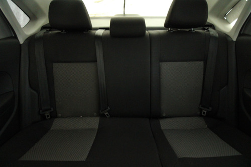 Volkswagen Vento 1.6 Confortline Mt