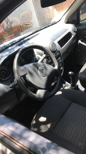Imagem 1 de 7 de Renault Sandero 2012 1.0 16v Expression Hi-flex 5p