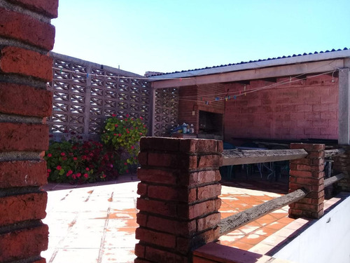 ¡preciosa Casa, 3 Dormitorios, Gran Terraza Con Parrillero, Jardín, Garaje, Para Entrar!