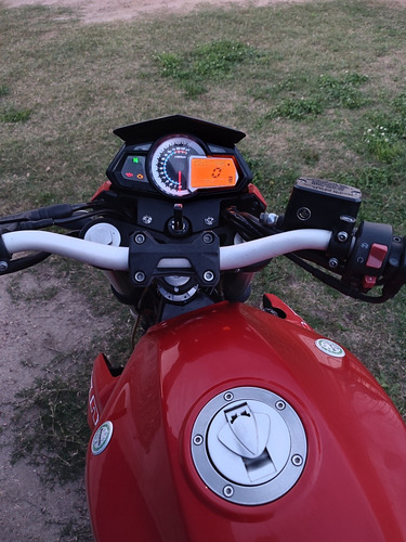 Imagen 18 de 25 de Benelli Tnt 300