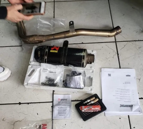 Imagem 3 de 4 de Escapamento Akrapovic Full Carbono