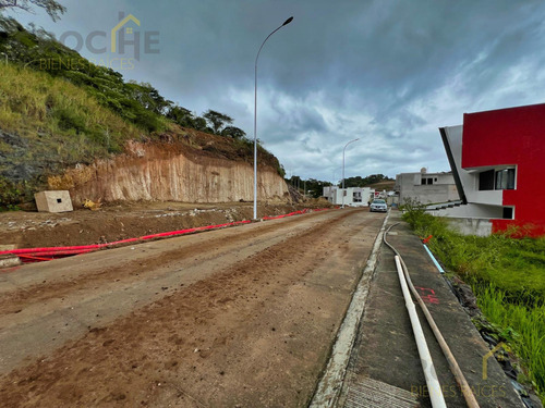 Terreno En Venta Zona Plaza Monte Magno Xalapa Veracruz, Ubicado En El Fraccionamiento La Cúspide Residencial Nueva Etapa.
