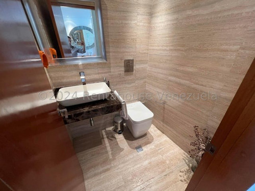 Espectacular Duplex De Tres Pisos En Los Palos Grandes! 24-27077