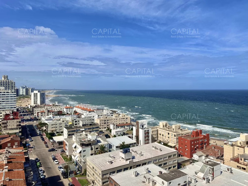 Apartamento De Cuatro Dormitorios Y Dependencia En Venta, Península, Punta Del Este