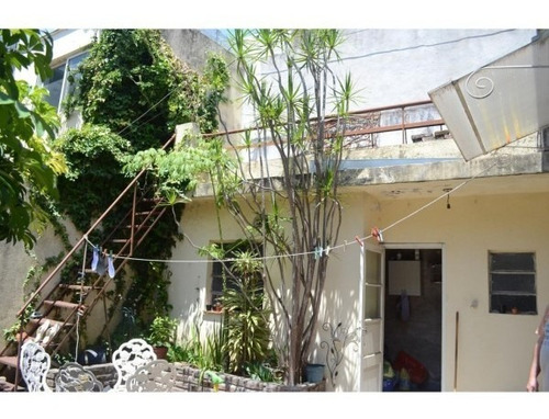 Propiedad Con 3 Departamentos Tipo Casa En Bloque
