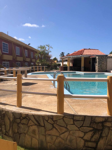 En Venta Townhouse En Chichiriviche Paola C