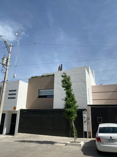 Casa En Venta En Villa Magna 1a. Secc Slp