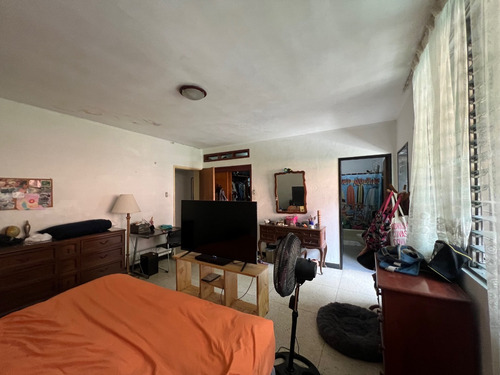 Se Vende Casa Con Gran Potencial En Los Palos Grandes.