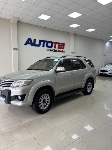 Toyota Hilux SW4 2.7 Srv Cuero Vvti 4x2 4at 5 Asientos