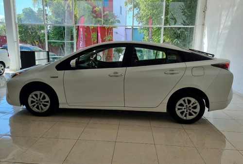 Imagen 2 de 13 de Toyota Prius 2017 Base Hybrid