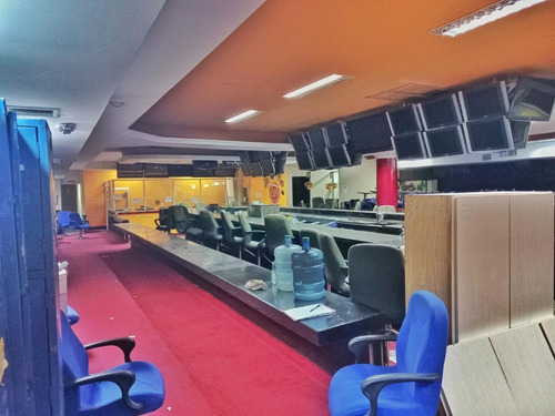 Imagen 2 de 11 de Alquiler Sports Books Local Costa Verde Maracaibo