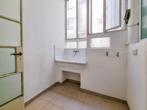 Departamento 4 Ambientes En Barrio Norte. 2 Baños Y Toilette. Contrafrente