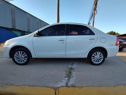 Vendo Toyota Etios 4 Puertas Xls 2015