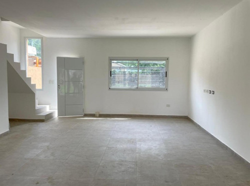 Dúplex En Venta - 2 Dormitorios 2 Baños - Cochera - 238mts2 - Pilar