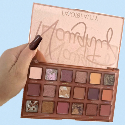 Paleta De Sombras Naugthy Favor Beauty