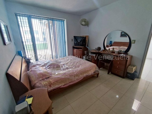 Espectacular Ph En Venta En Hermoso Edificio De Los Chaguaramos Mls#25-10496 - Jca