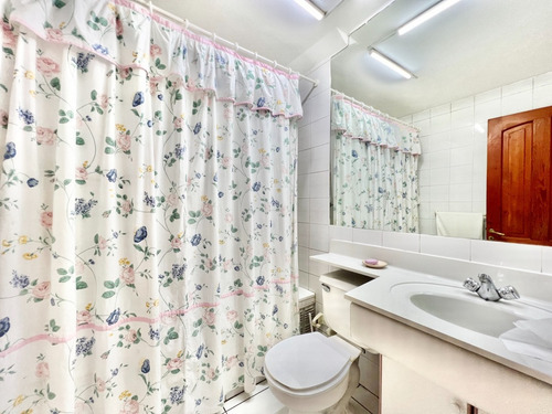 En Venta Encantadora Y Sólida Casa Con Linda Vista, Zapallar