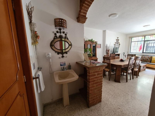 Venta De Hotel En El Centro Histórico, Con Opción A Diversos Giros Y Con Plusvalía Privilegiada, Ya Que Cuenta Con Uso Comercial Y De Servicios E Informe De Uso De Suelo Habitacional-comercial Y/o De