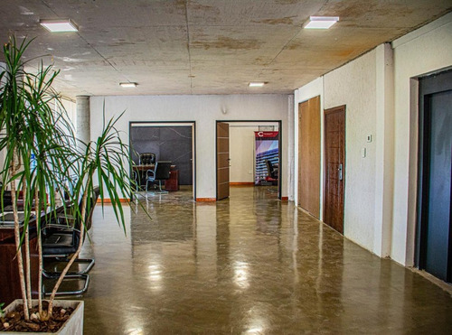 Imagen 2 de 14 de Excelente Oficina De 220 M2 En El Centro De Canning