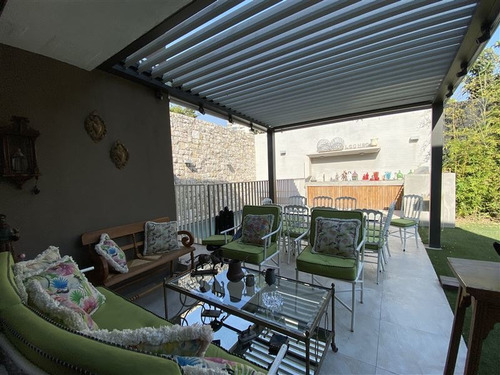 Casa En Venta De 3 Dorm. En Vitacura