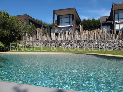 Casa Con Vista Al Lago Y Marina En Pucón