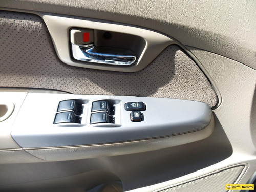 Imagen 22 de 25 de Toyota Fortuner Sr5 Urbana