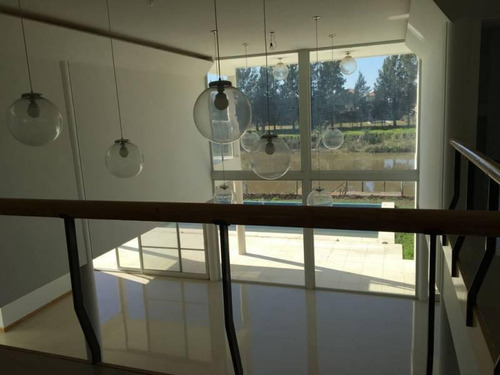 Imagen 8 de 20 de Casa En Venta En San Benito, Villanueva, Tigre