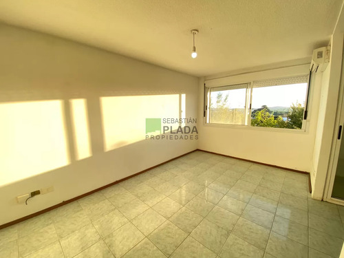Apartamento De 2 Dormitorios En Alquiler En San Carlos