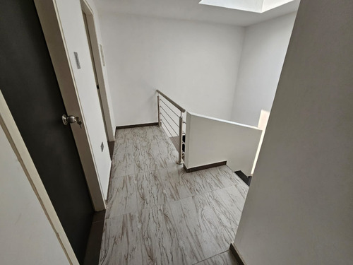 Sky Group Vende Town House Obra Blanca En Conjunto Residencial Casa Verde - San Diego Town House Con Pozo Y Planta 100%