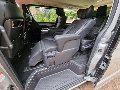 Imagen 8 de 14 de Toyota Hiace 2023 2.8 Tdi Wagon 6at 10a