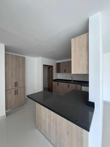 Venta De Apartamento En La Avenida Hispanoamericana