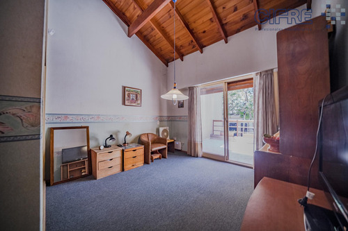 Casa De 5 Ambientes Con Garaje Para Dos Autos Jardín Y Pileta Lote Propio 8.66x26