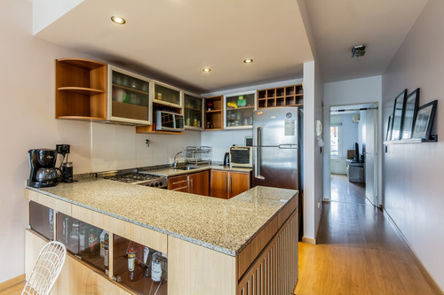 Venta Departamento 2 Ambientes Al Frente, Piso Alto, Balcón Y Cochera Cubierta En Nuñez