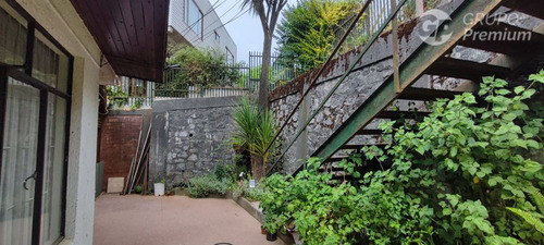 Casa En Venta De 6 Dorm. En Concepción