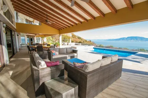 Casa Lago Alto