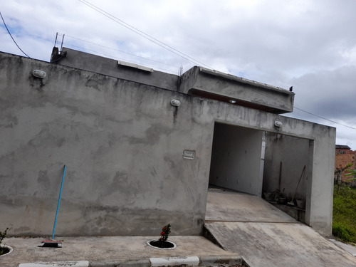 Casa Com Suíte,quarto,cozinha,área De Serviço,sala,banheiro