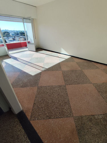 Santa Lucia Y S Quintín Amplio 2 Dorm Balcon $ 25000 Gt 2300