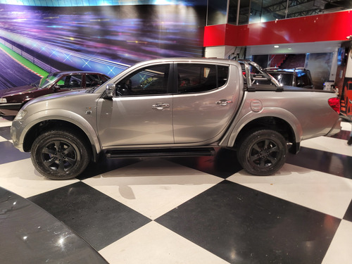 Mitsubishi L200 3.2 Triton Hpe Cab. Dupla 4x4 Aut. 4p