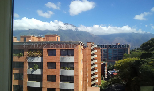 Ss: Vende Apartamento 23-15207 En Lomas De Las Mercedes De 205 M2, 3h/4b/4pe