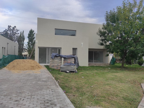 Imagen 1 de 16 de Casa En Venta Ubicado En Santa Guadalupe, Pilar Del Este, G.b.a. Zona Norte
