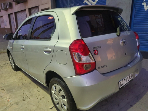 Imagen 4 de 14 de Toyota Etios 2018 1.5 Sedan Xs