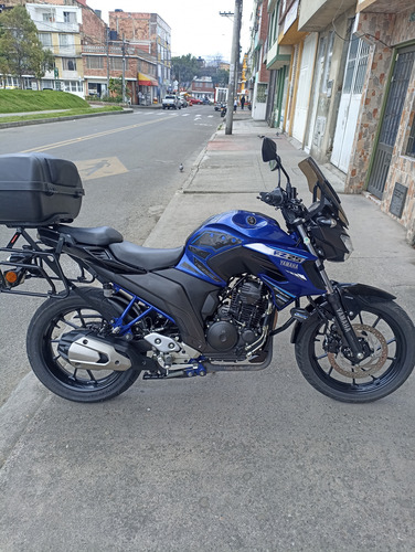 Yamaha Fz25 Abs Modelo 2023 Con Accesorios Para Viajar