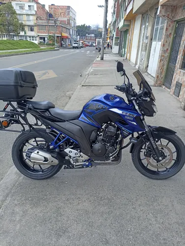 Yamaha Fz25 Abs Modelo 2023 Con Accesorios Para Viajar