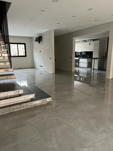 Imagen 2 de 21 de Venta Hermosa Casa A Estrenar Martinez