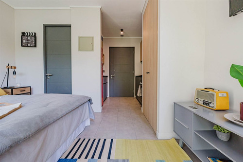 Estudio En Venta De 1 Dorm + 1 Baño. En Santiago