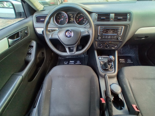 Imagen 11 de 15 de Volkswagen Jetta 2015 2.5 Trendline L5 Man B A Mt