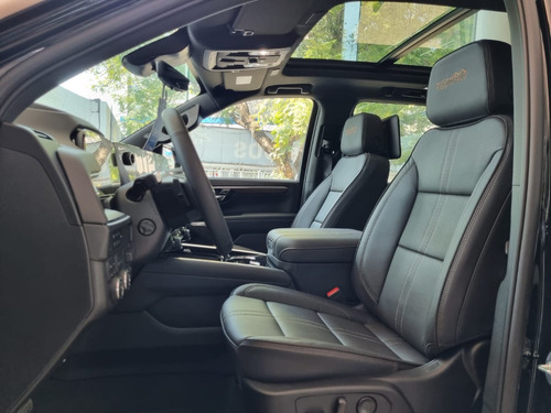Chevrolet Suburban 6.2 High Country 4X4 At