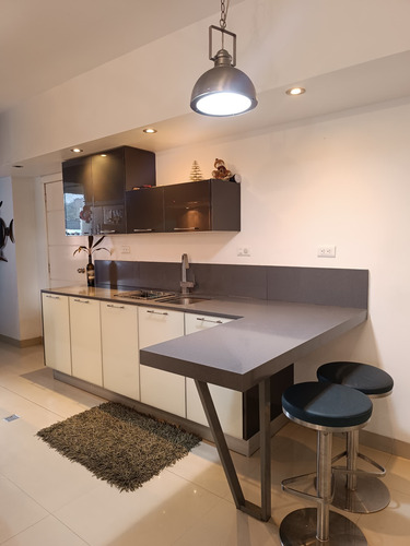 Elena Hidalgo Vende Apartamento En La Urbanización El Parral Residencia Royal Palace Posee Hermosa Vista, Fácil Acceso A La Autopista, Cercano A Centros Comerciales (solo Clientes)