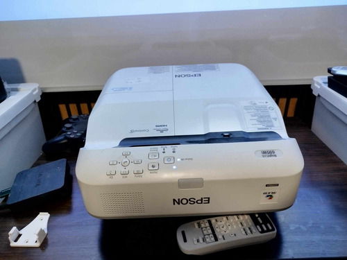 Proyector Epson 3500 Lumens Lámpara Nueva Ultra Corto Blanco (Usado)