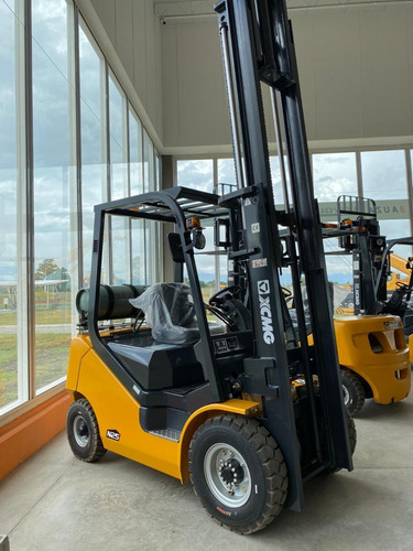 Autoelevador Xcmg Nafta Gas 2.5tn Torre Triple Bauza Group